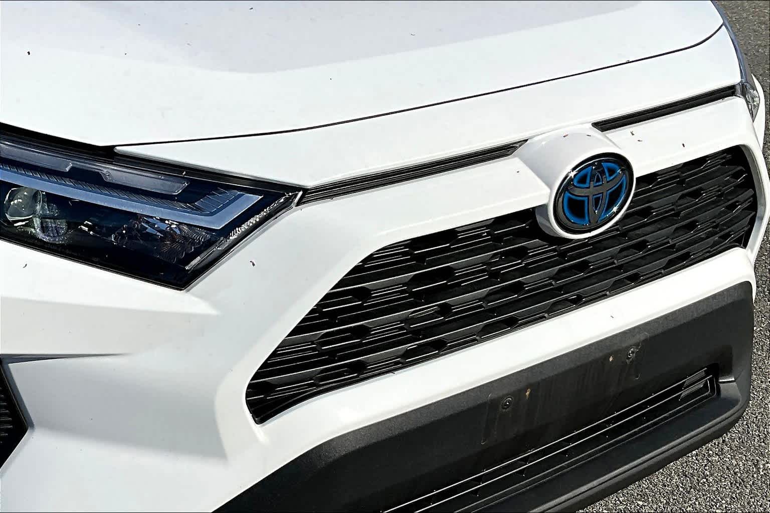 2022 Toyota RAV4 Hybrid XLE - Photo 32