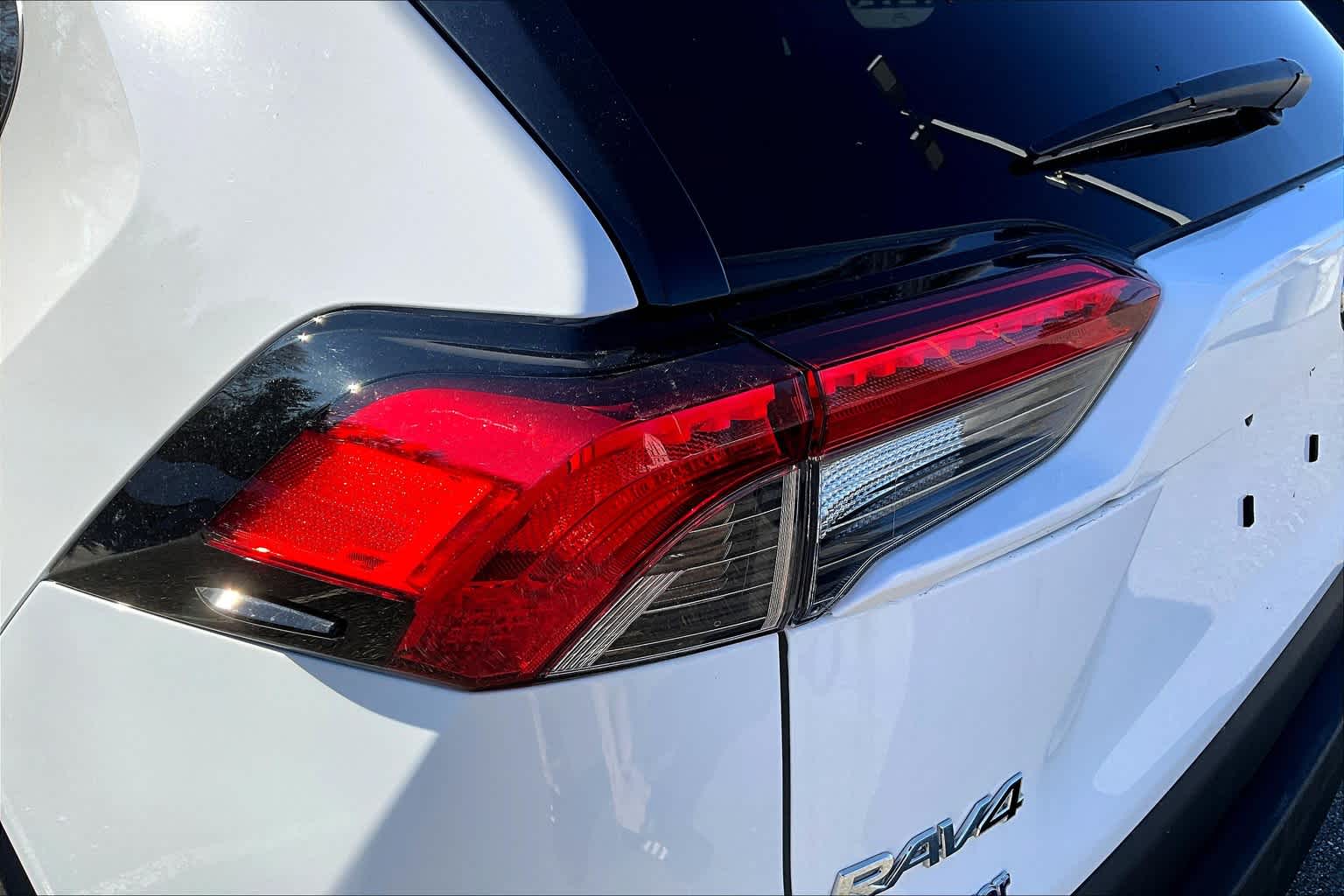 2022 Toyota RAV4 Hybrid XLE - Photo 34