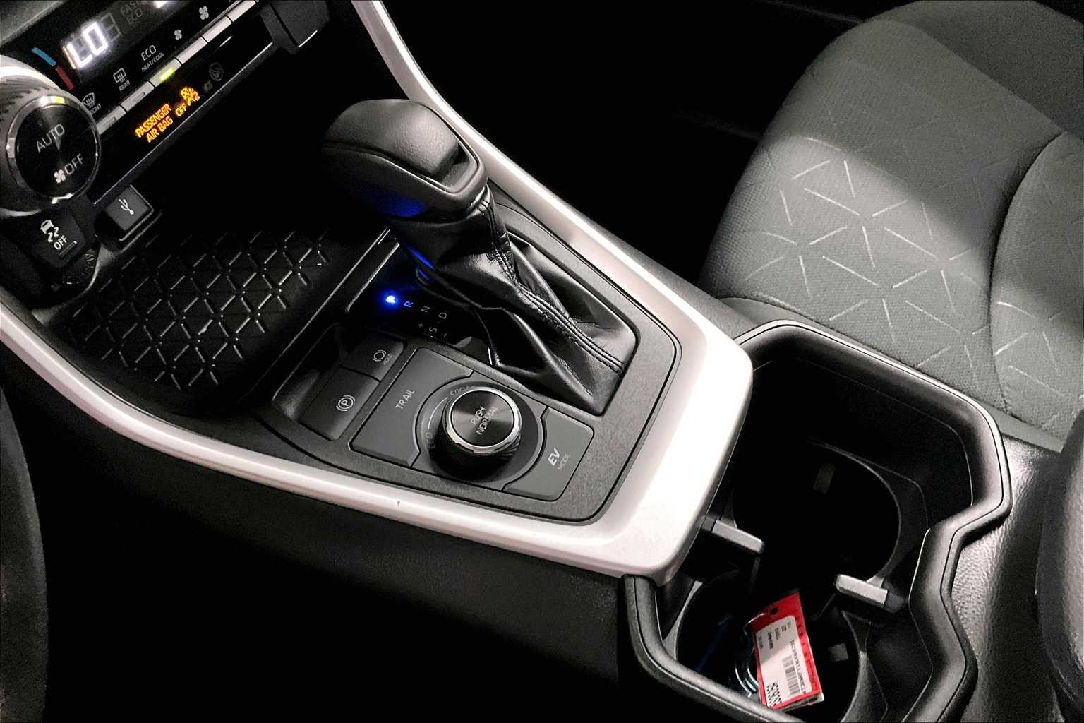 2022 Toyota RAV4 Hybrid XLE - Photo 39