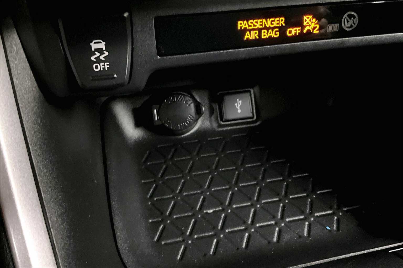 2022 Toyota RAV4 Hybrid XLE - Photo 49