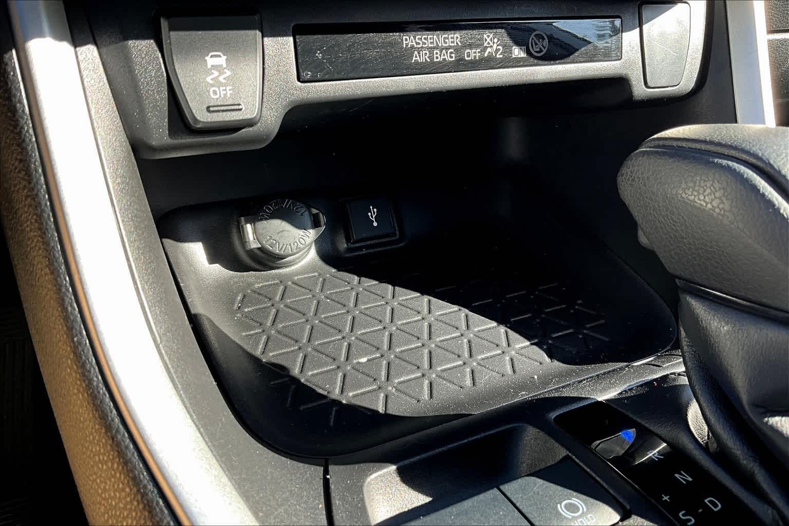 2022 Toyota RAV4 Hybrid XLE - Photo 50