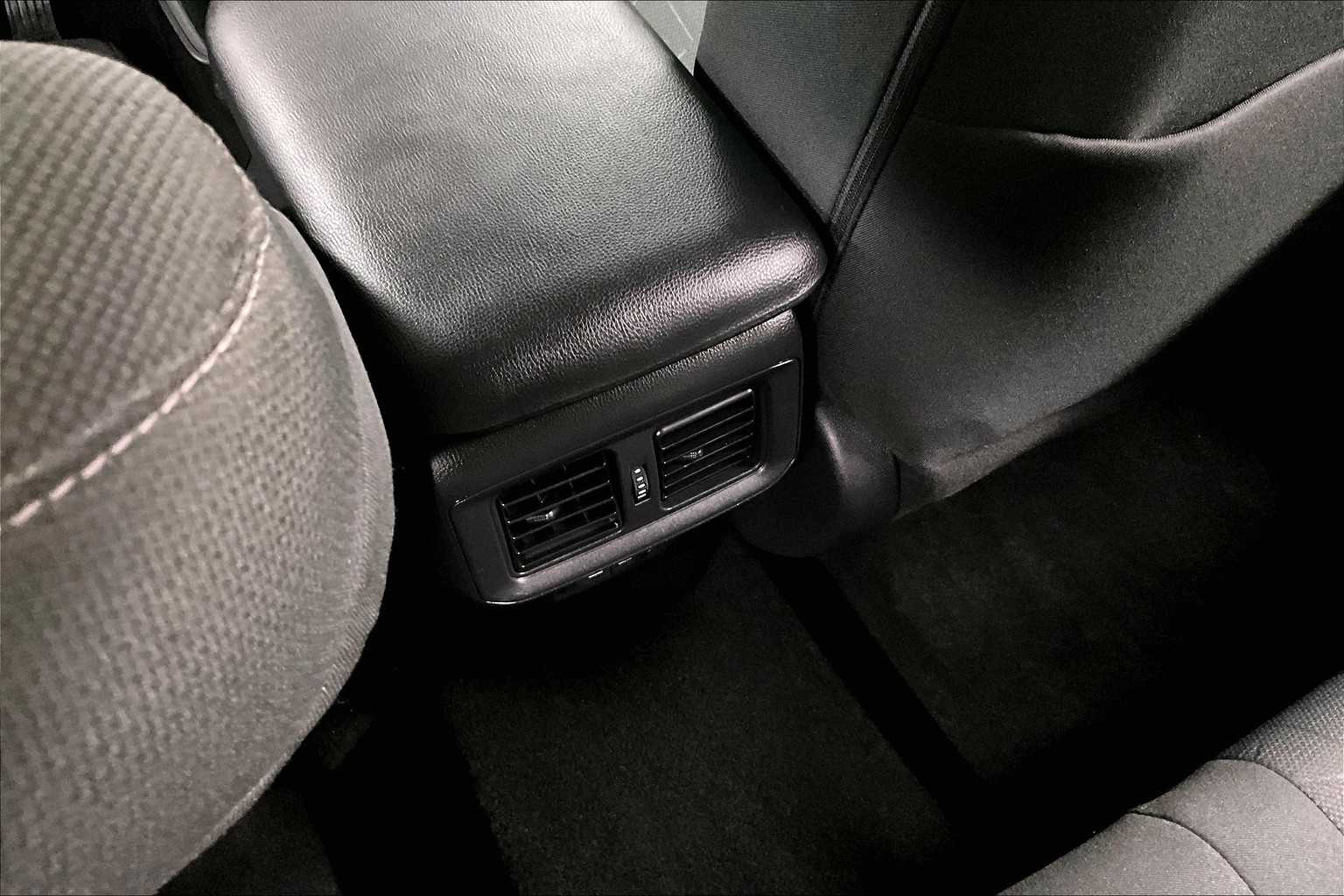 2022 Toyota RAV4 Hybrid XLE - Photo 51