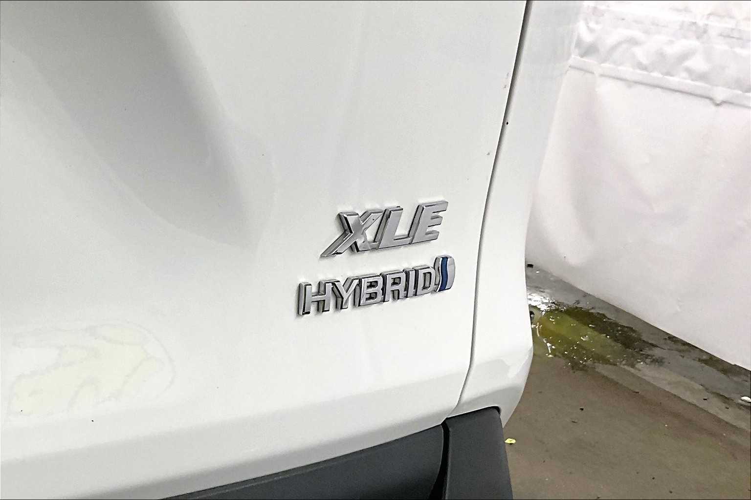 2022 Toyota RAV4 Hybrid XLE - Photo 53