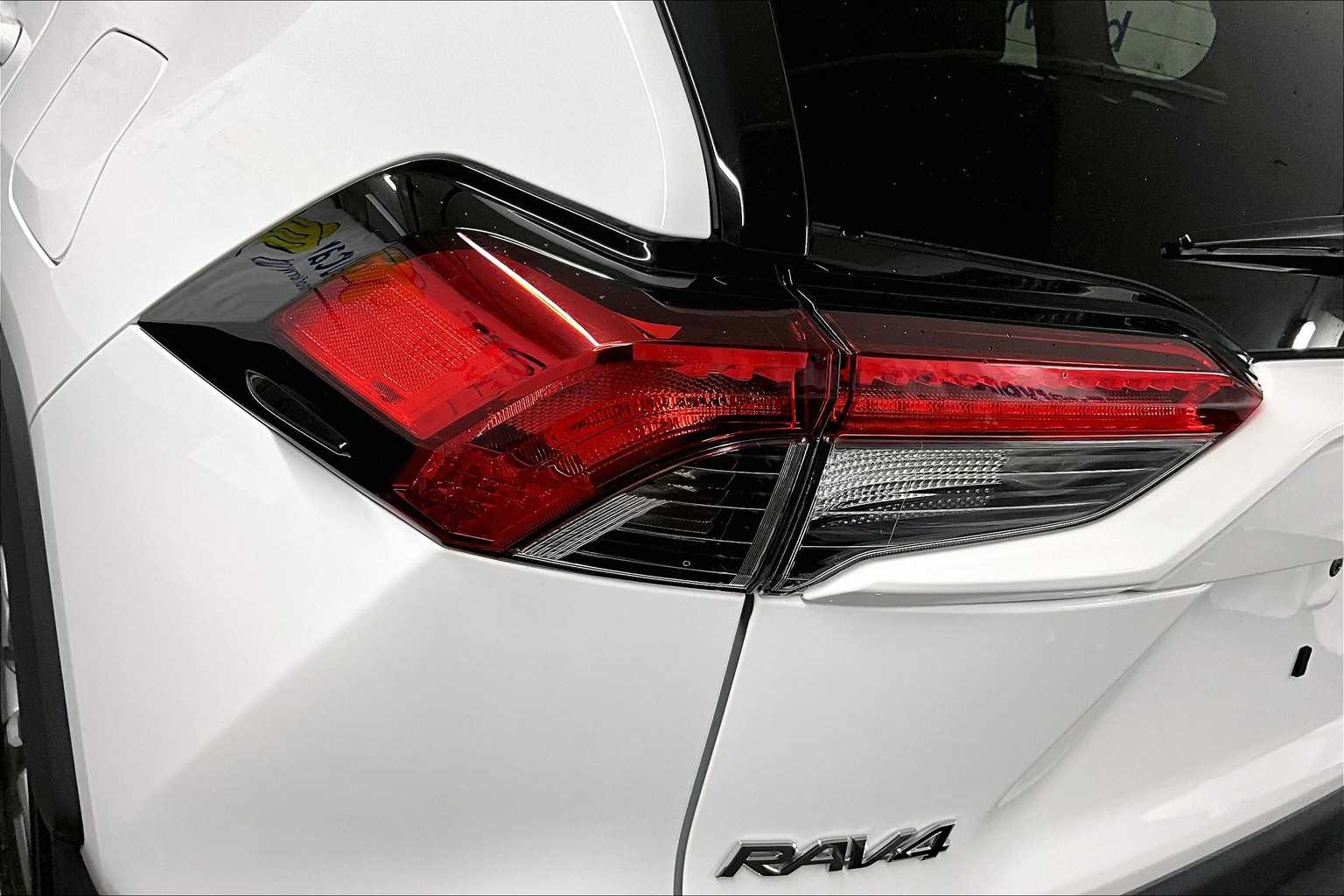 2022 Toyota RAV4 Hybrid XLE - Photo 63