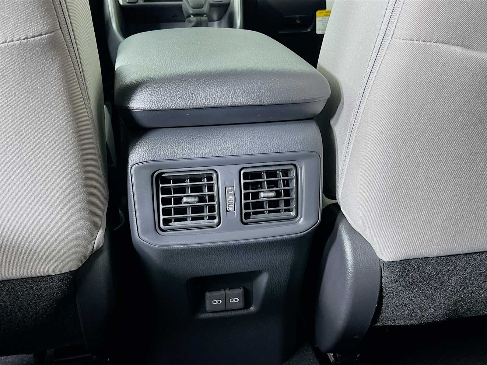2025 Toyota RAV4 Hybrid XLE - Photo 14