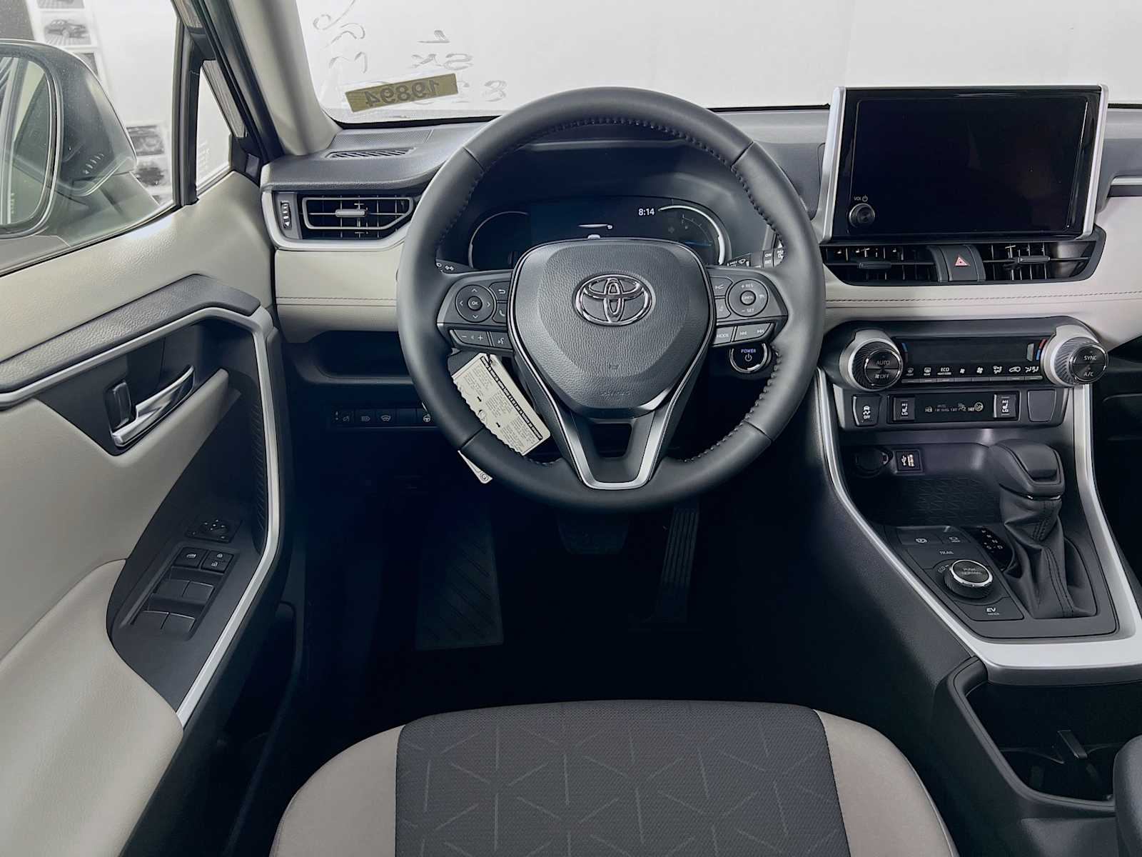 2025 Toyota RAV4 Hybrid XLE - Photo 15