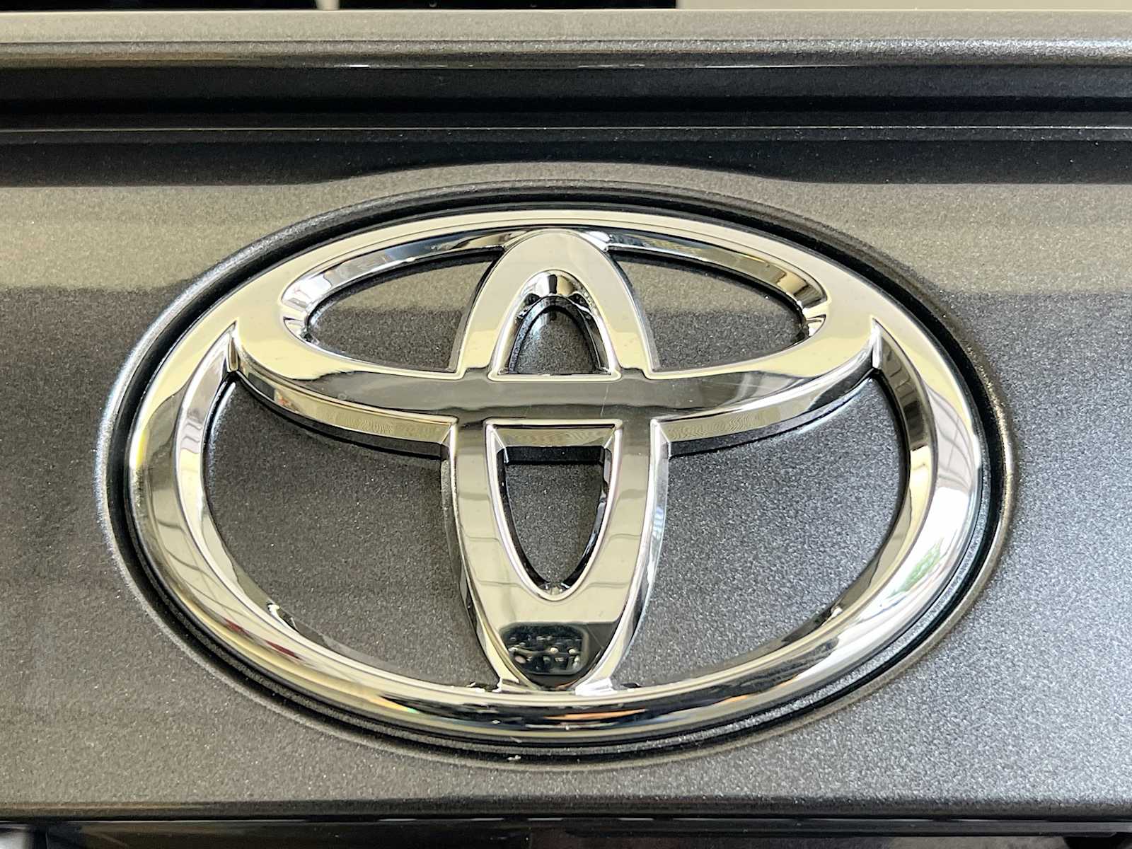 2025 Toyota RAV4 Hybrid XLE - Photo 18