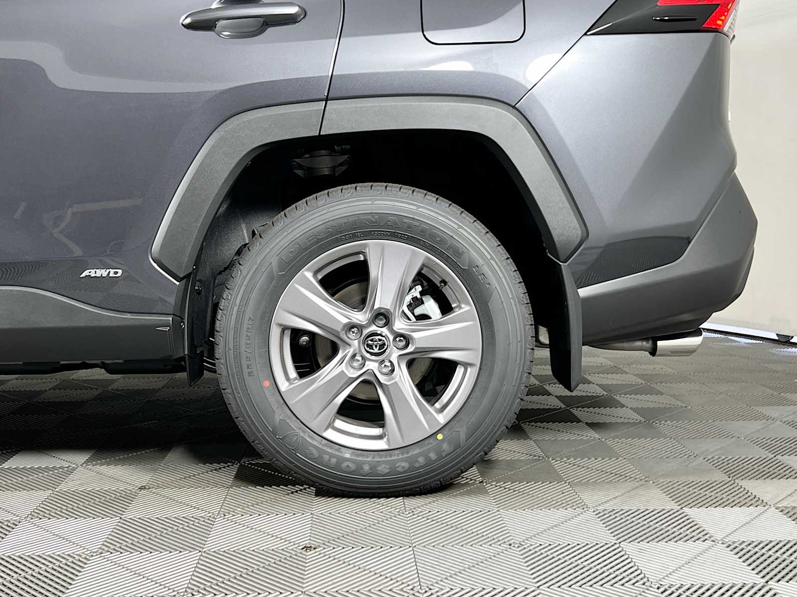 2025 Toyota RAV4 Hybrid XLE - Photo 19