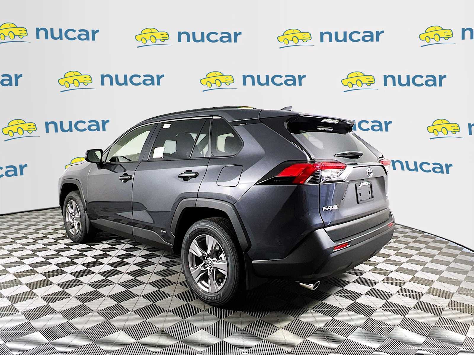 2025 Toyota RAV4 Hybrid XLE - Photo 4