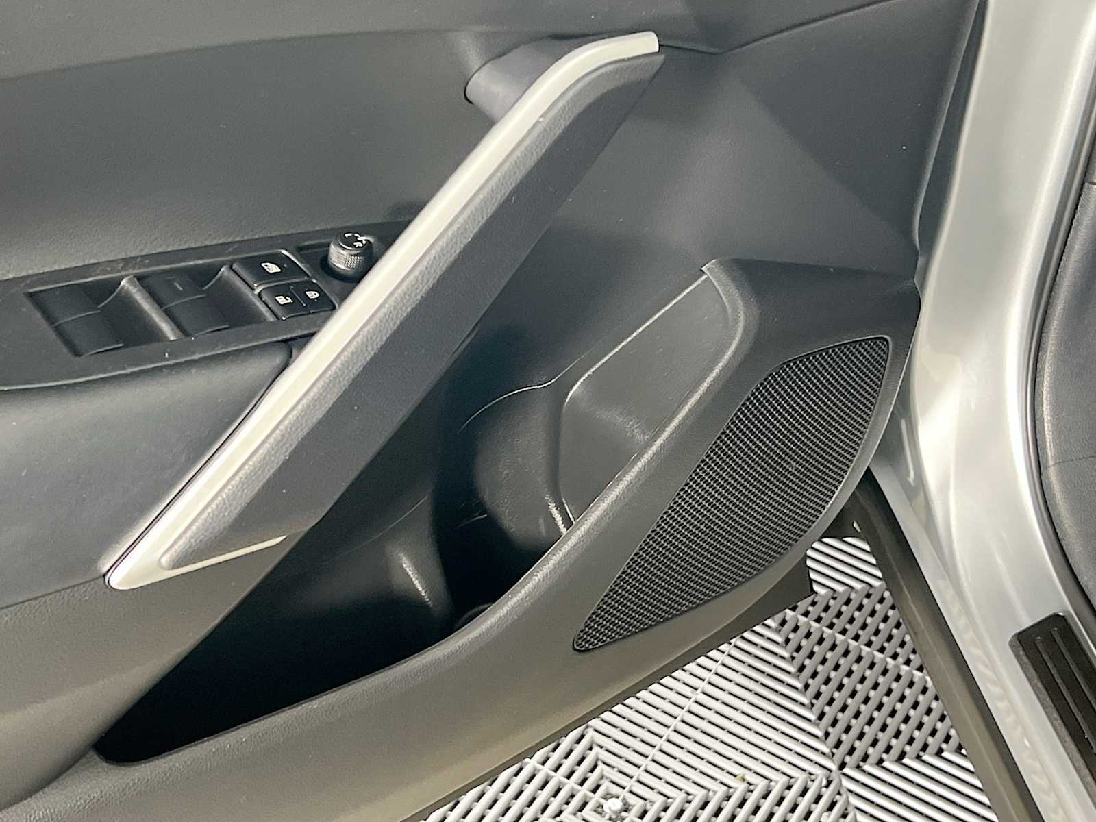 2023 Toyota Corolla Cross Hybrid SE - Photo 18