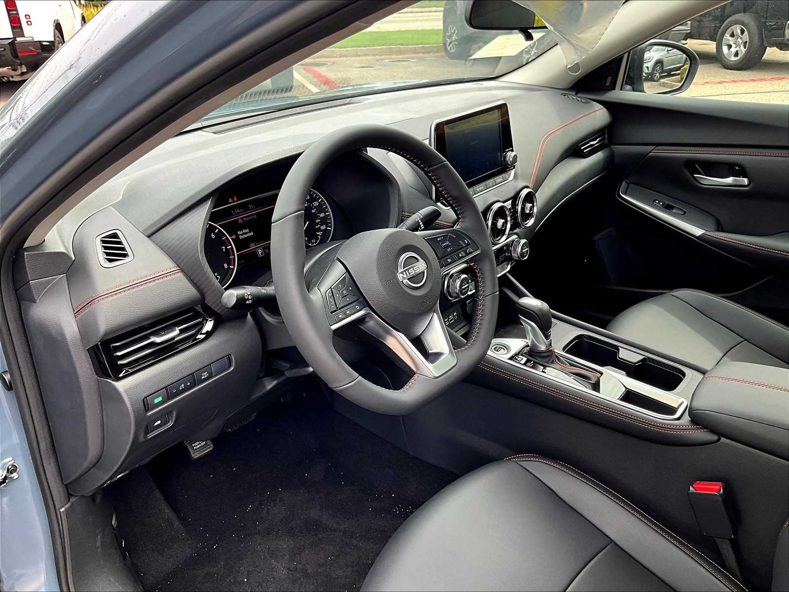 2025 Nissan Sentra SR - Photo 9