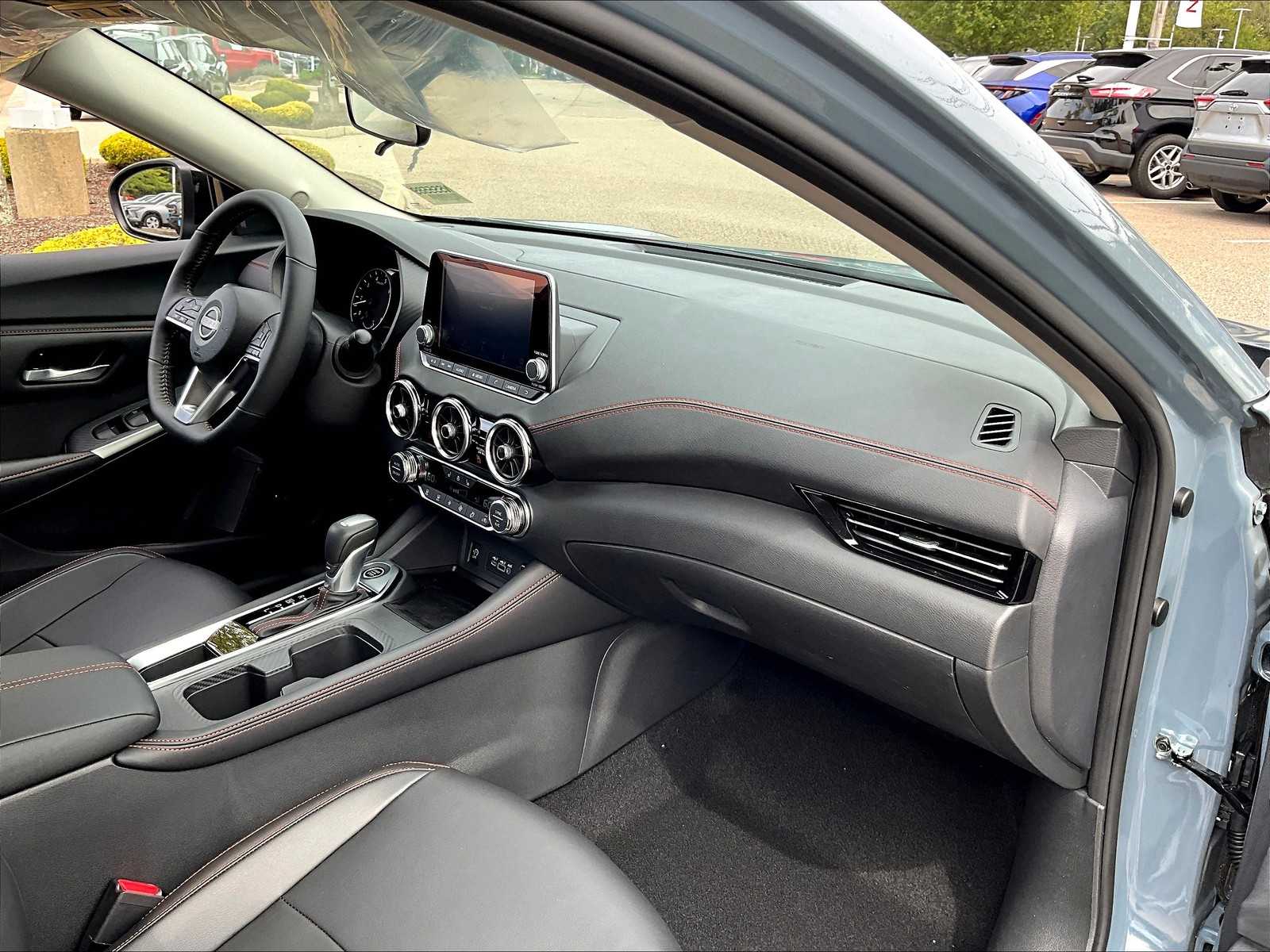 2025 Nissan Sentra SR - Photo 10