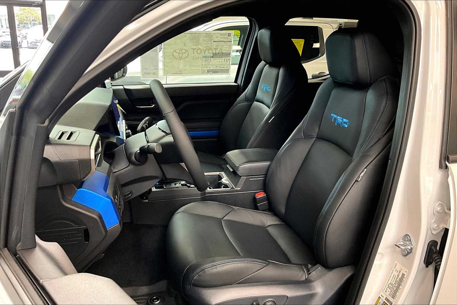 2025 Toyota Tacoma TRD Sport - Photo 11