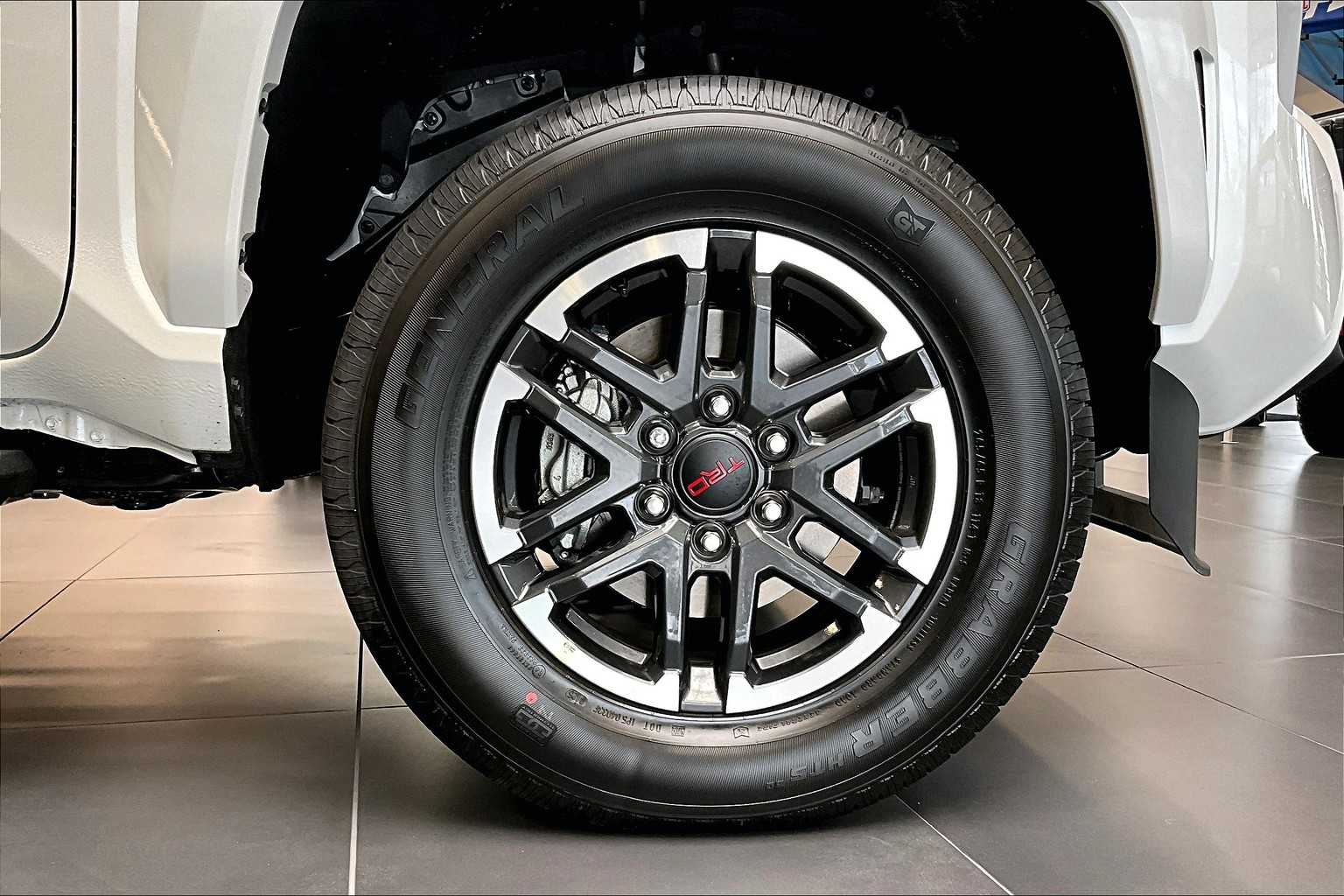 2025 Toyota Tacoma TRD Sport - Photo 8