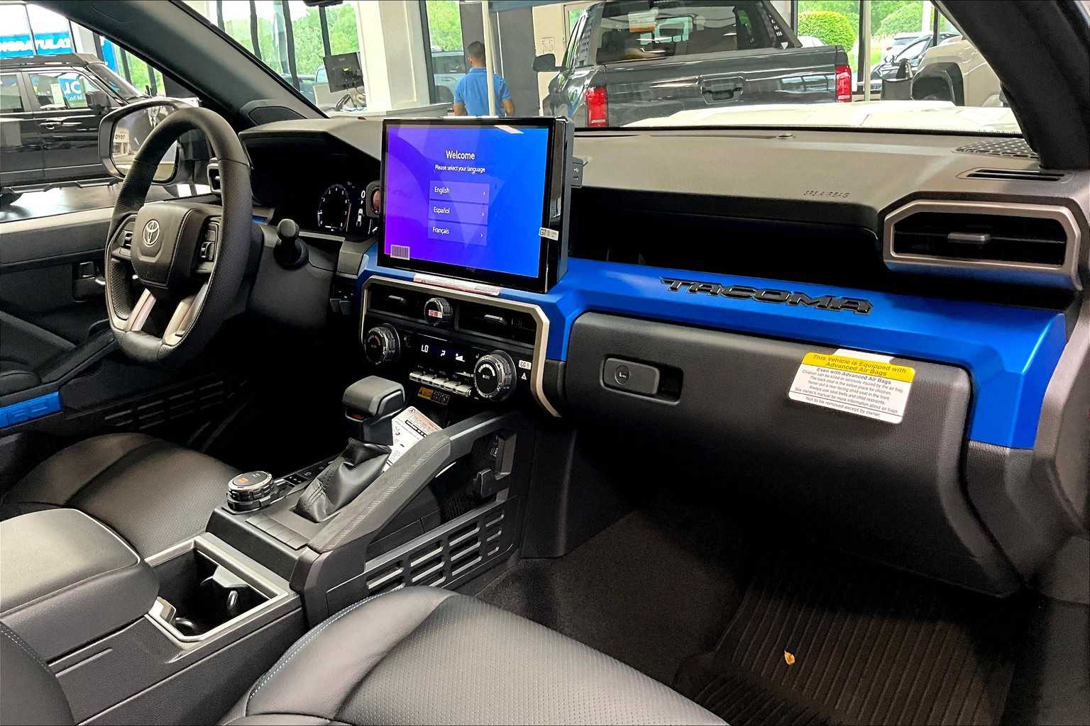 2025 Toyota Tacoma TRD Sport - Photo 10