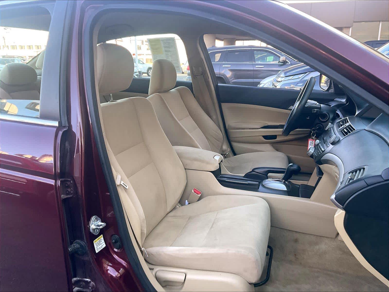 2011 Honda Accord LX - Photo 11