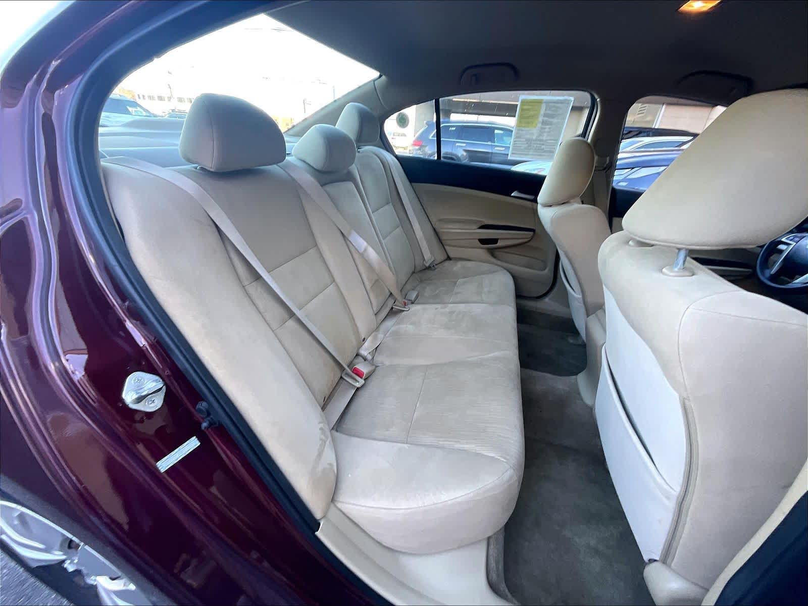 2011 Honda Accord LX - Photo 16