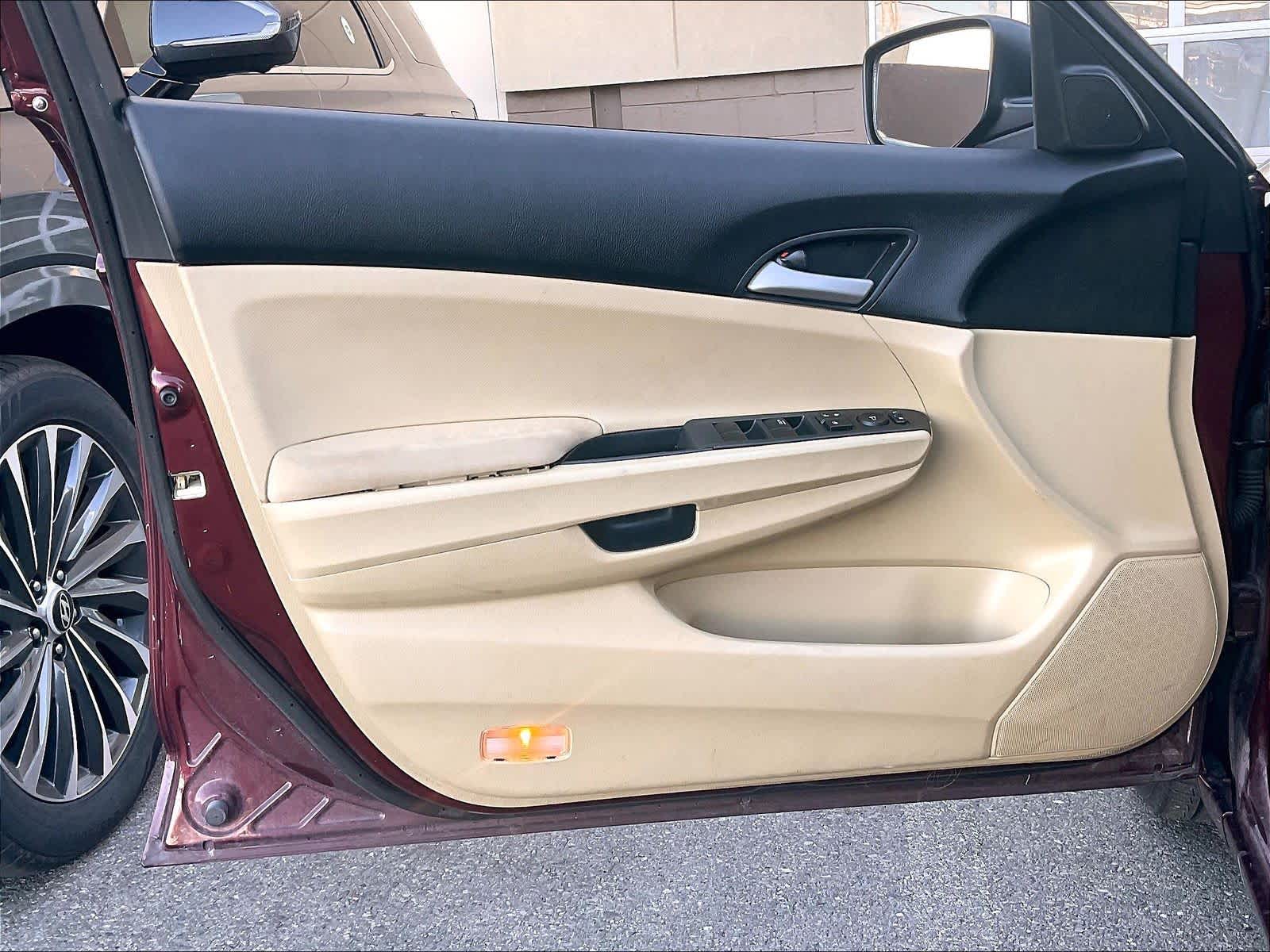 2011 Honda Accord LX - Photo 9