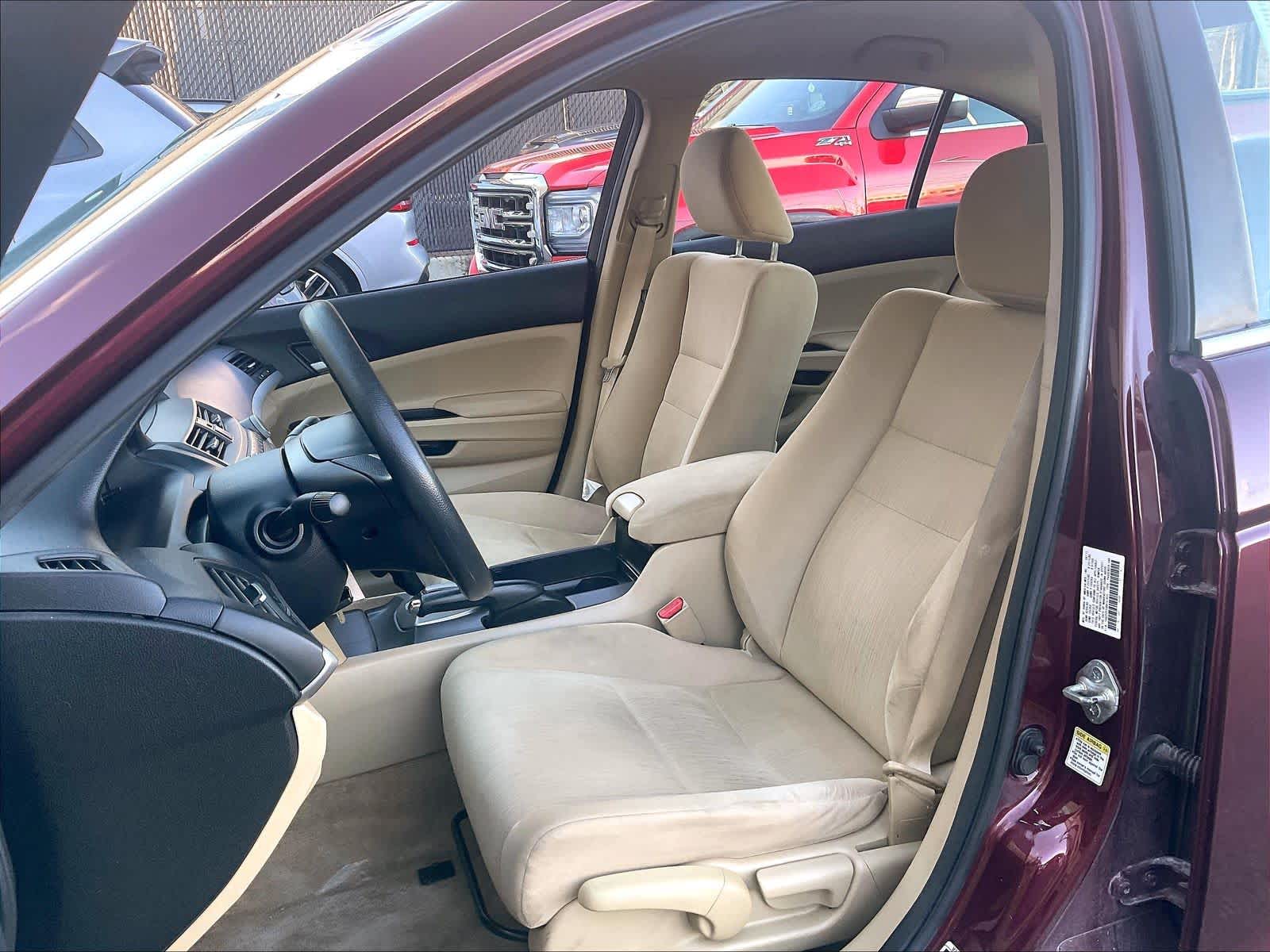 2011 Honda Accord LX - Photo 10