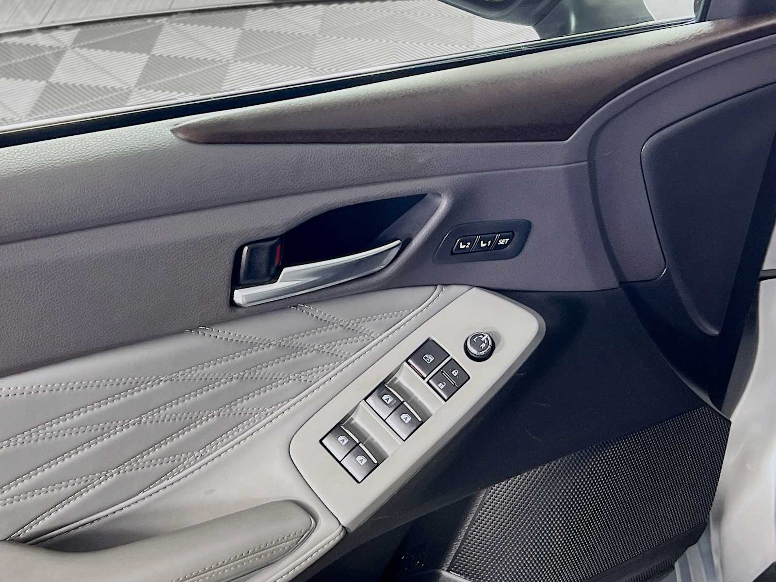 2019 Toyota Avalon Limited - Photo 18