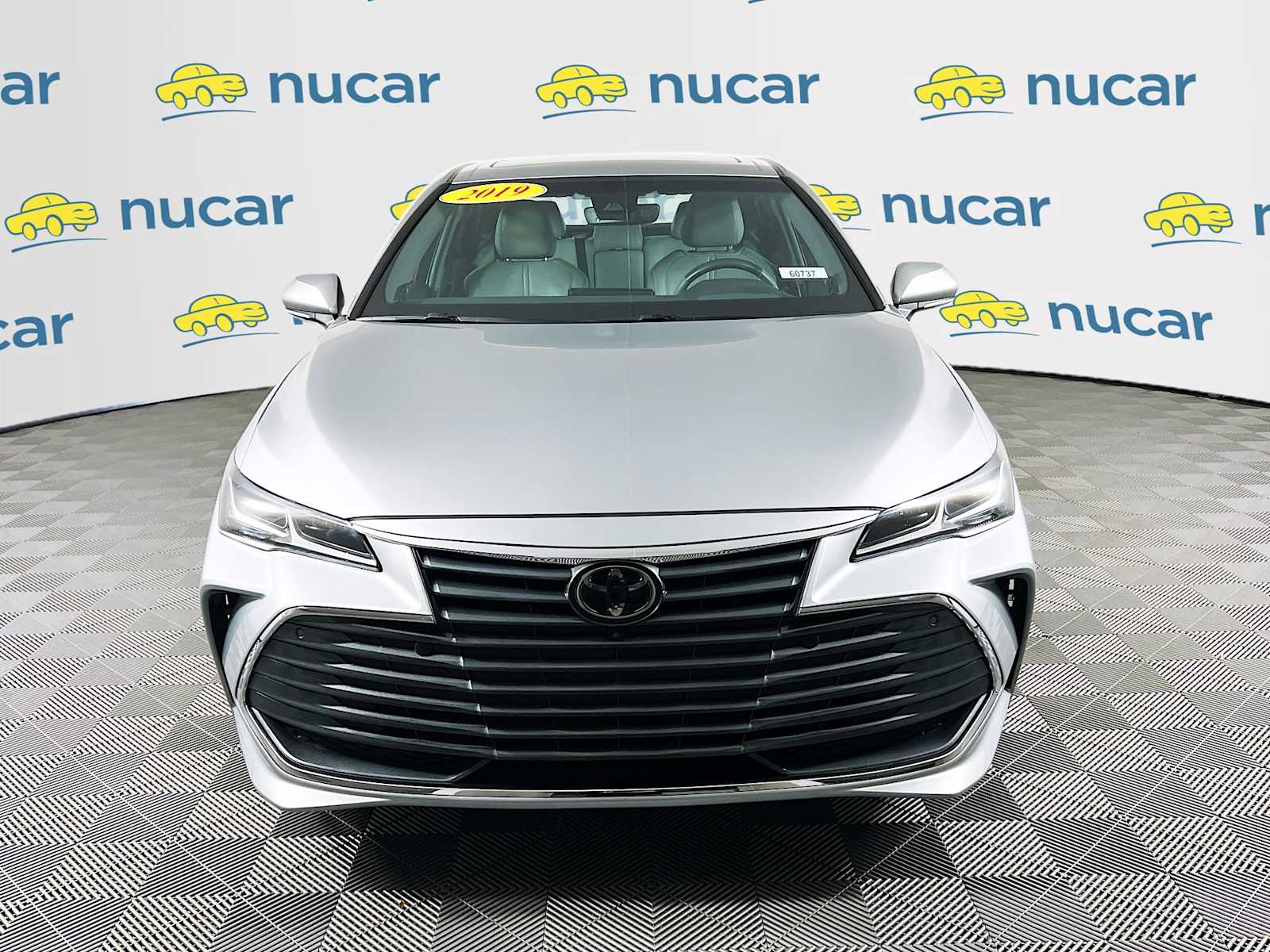 2019 Toyota Avalon Limited - Photo 2