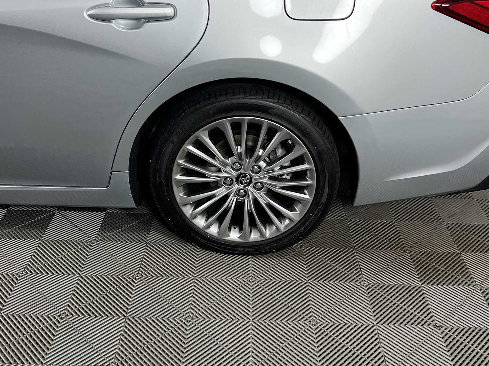 2019 Toyota Avalon Limited - Photo 32