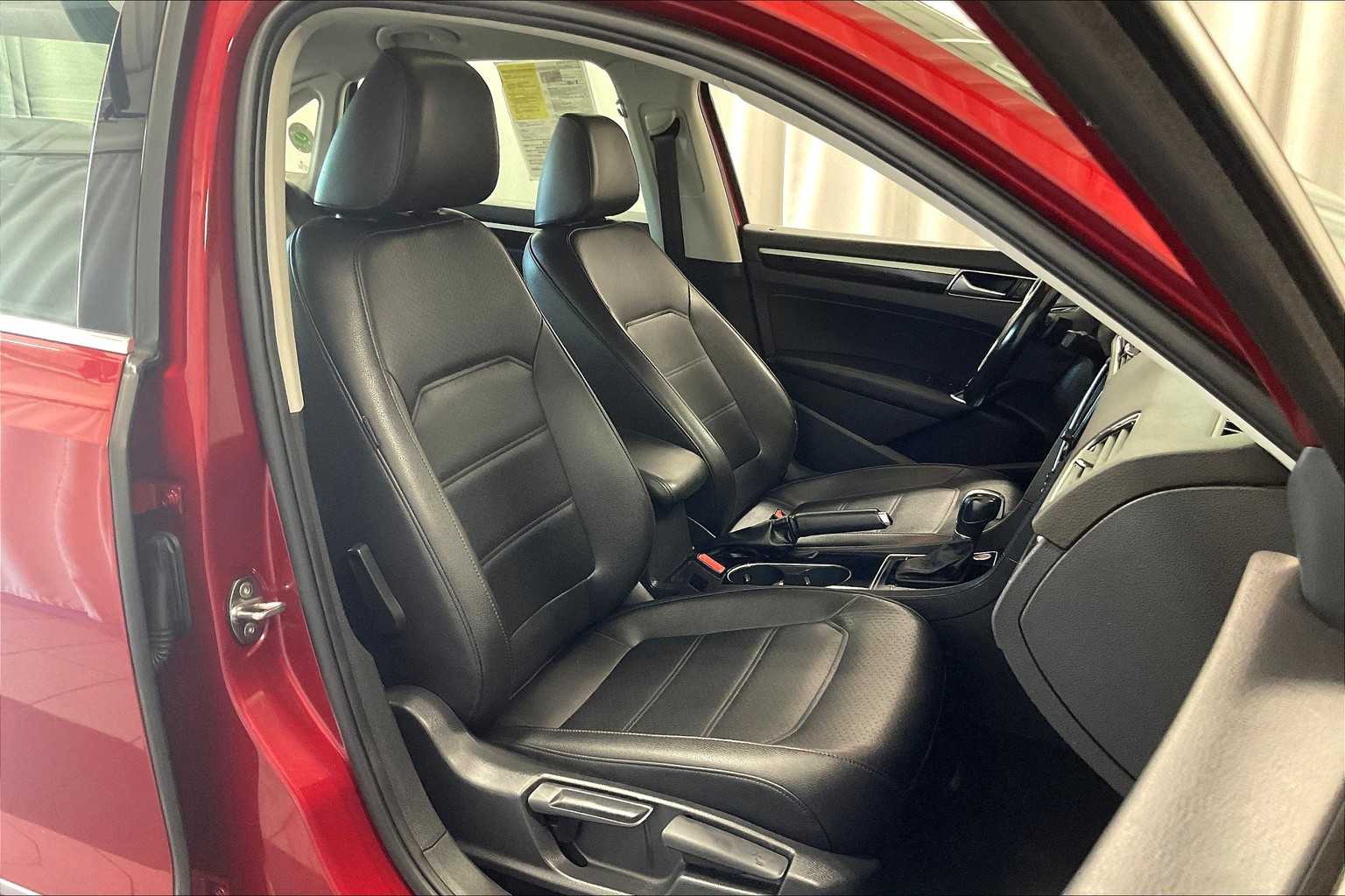 2019 Volkswagen Passat 2.0T SE R-Line - Photo 11