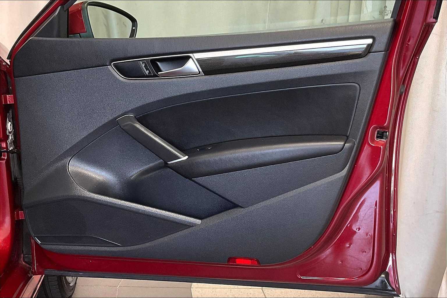 2019 Volkswagen Passat 2.0T SE R-Line - Photo 12