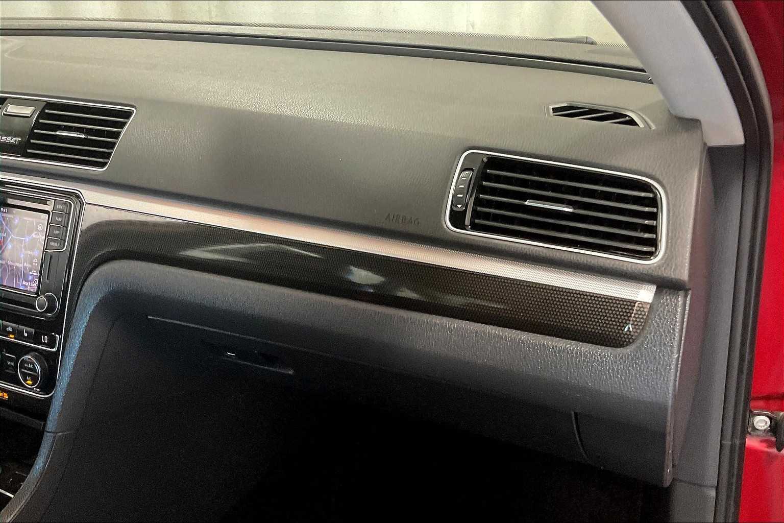 2019 Volkswagen Passat 2.0T SE R-Line - Photo 13