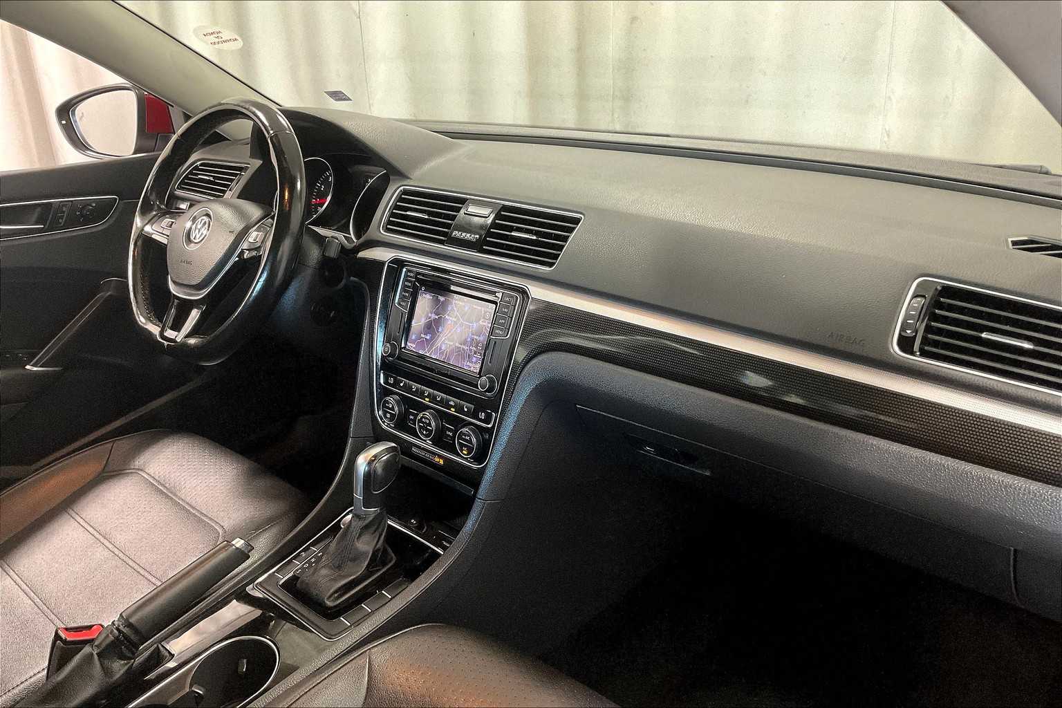 2019 Volkswagen Passat 2.0T SE R-Line - Photo 14