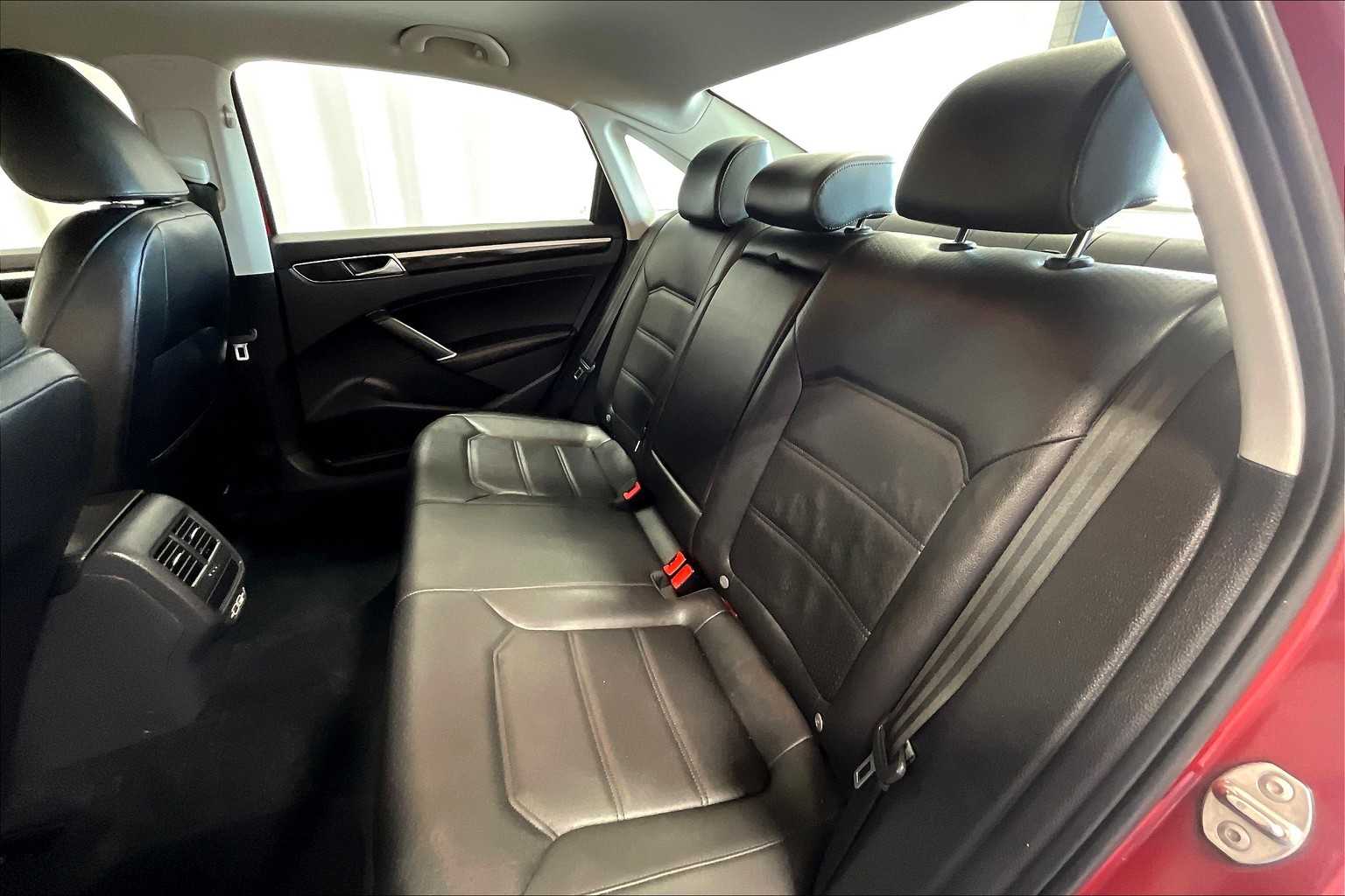 2019 Volkswagen Passat 2.0T SE R-Line - Photo 15