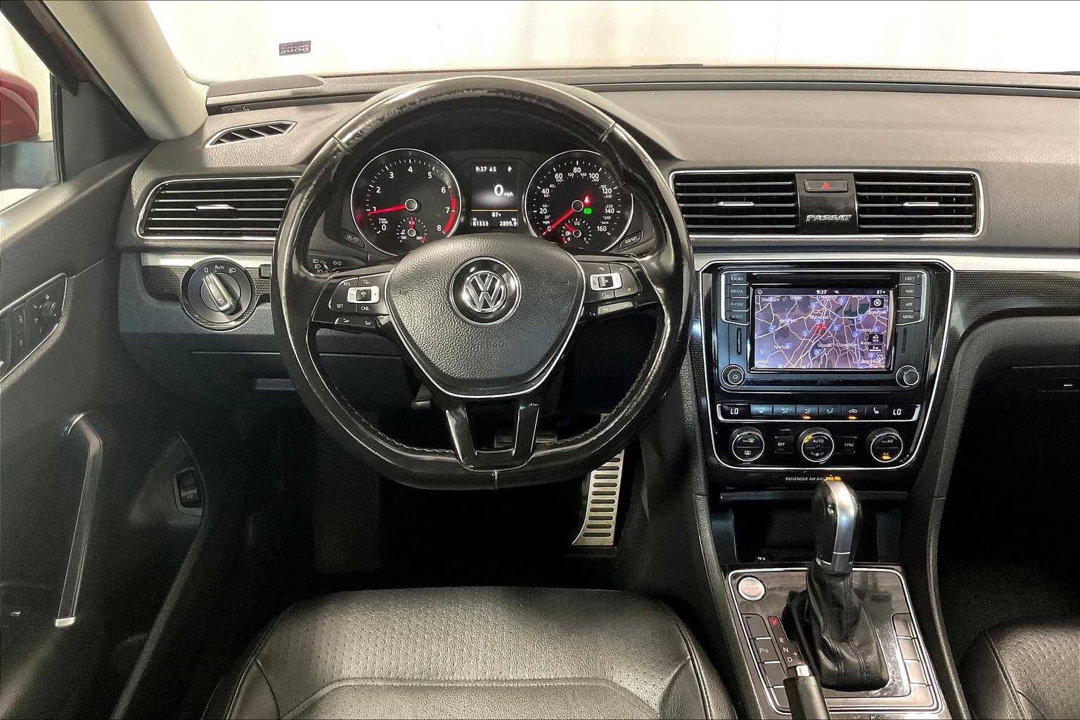 2019 Volkswagen Passat 2.0T SE R-Line - Photo 17
