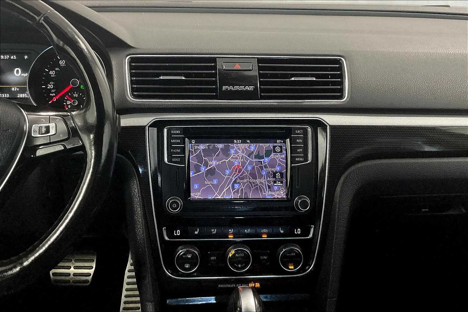 2019 Volkswagen Passat 2.0T SE R-Line - Photo 18