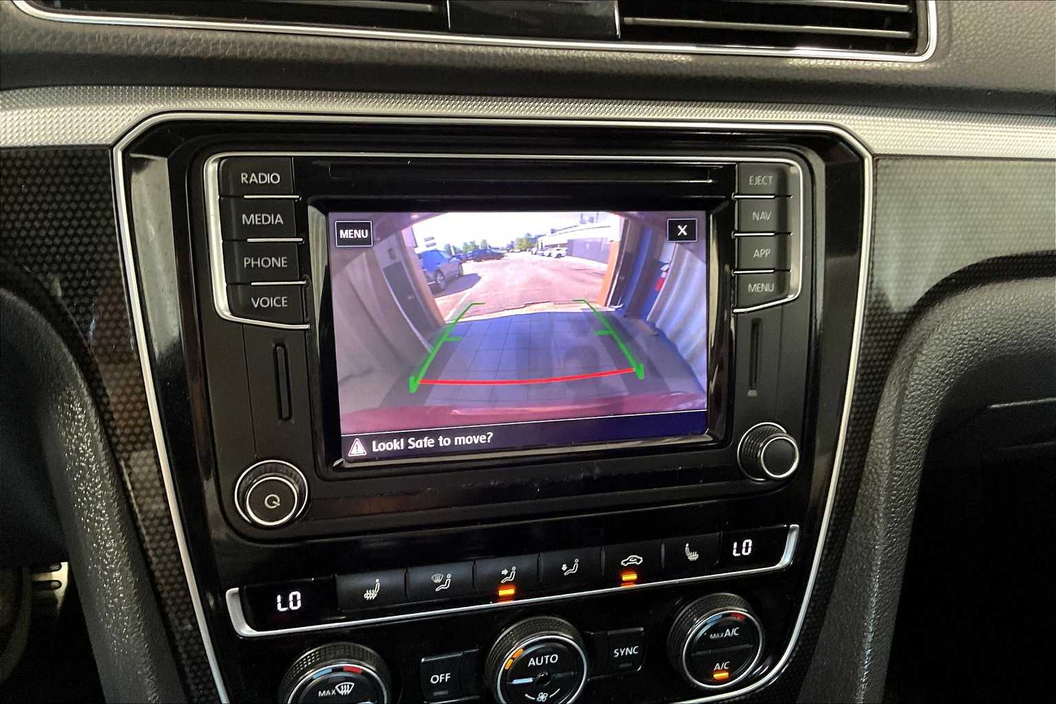 2019 Volkswagen Passat 2.0T SE R-Line - Photo 19
