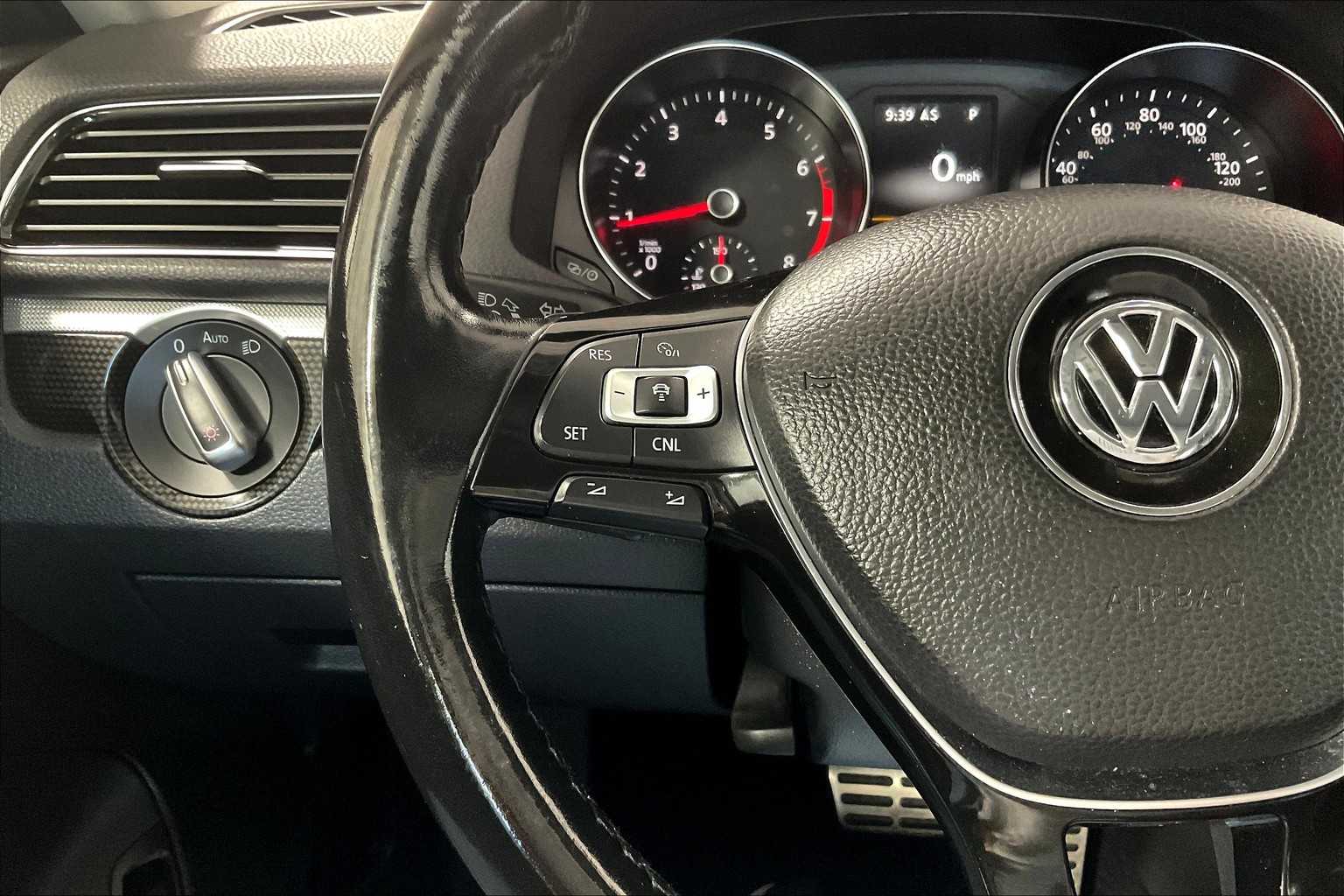2019 Volkswagen Passat 2.0T SE R-Line - Photo 23