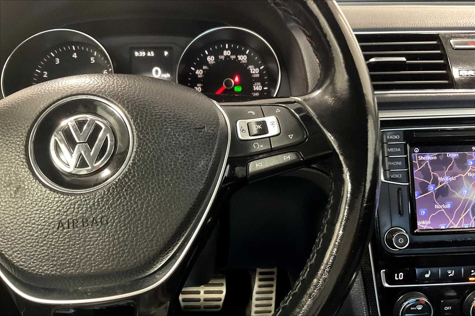 2019 Volkswagen Passat 2.0T SE R-Line - Photo 24