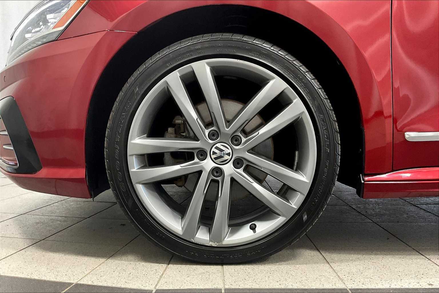 2019 Volkswagen Passat 2.0T SE R-Line - Photo 7