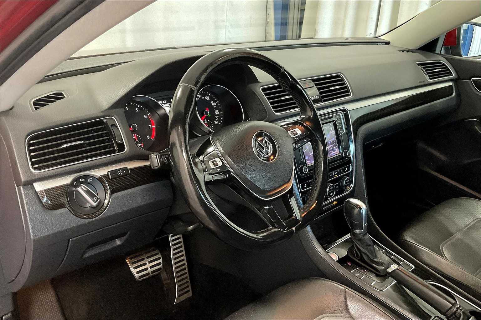 2019 Volkswagen Passat 2.0T SE R-Line - Photo 8