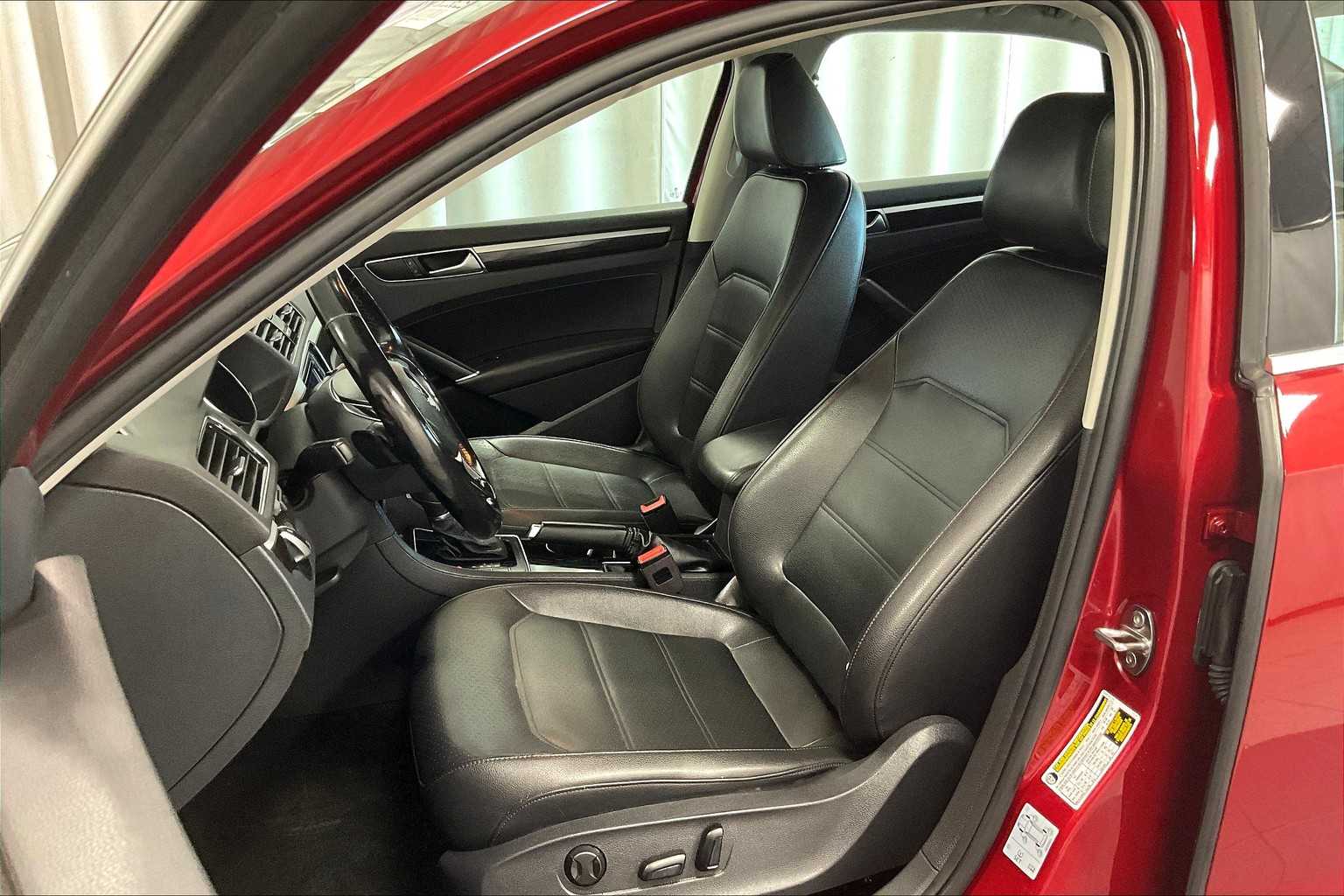 2019 Volkswagen Passat 2.0T SE R-Line - Photo 10