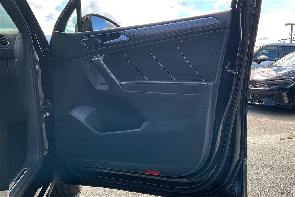 2022 Volkswagen Tiguan 2.0T SEL R-Line - Photo 11