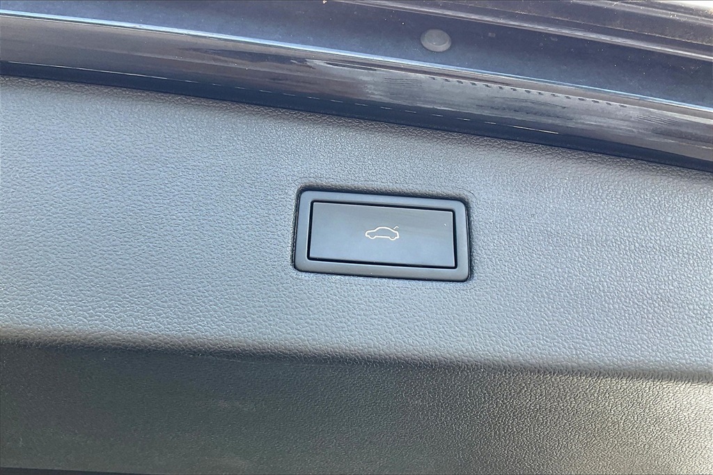 2022 Volkswagen Tiguan 2.0T SEL R-Line - Photo 36