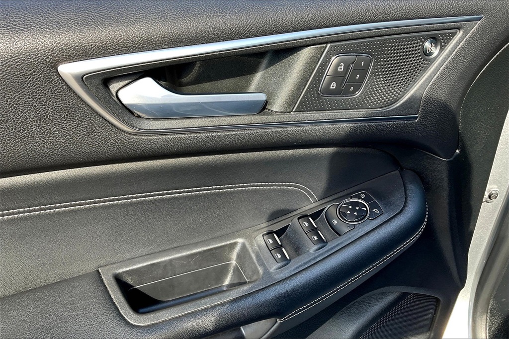 2022 Ford Edge Titanium - Photo 36