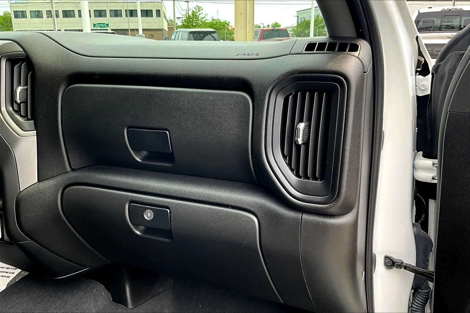 2024 Chevrolet Silverado 1500 Custom - Photo 13