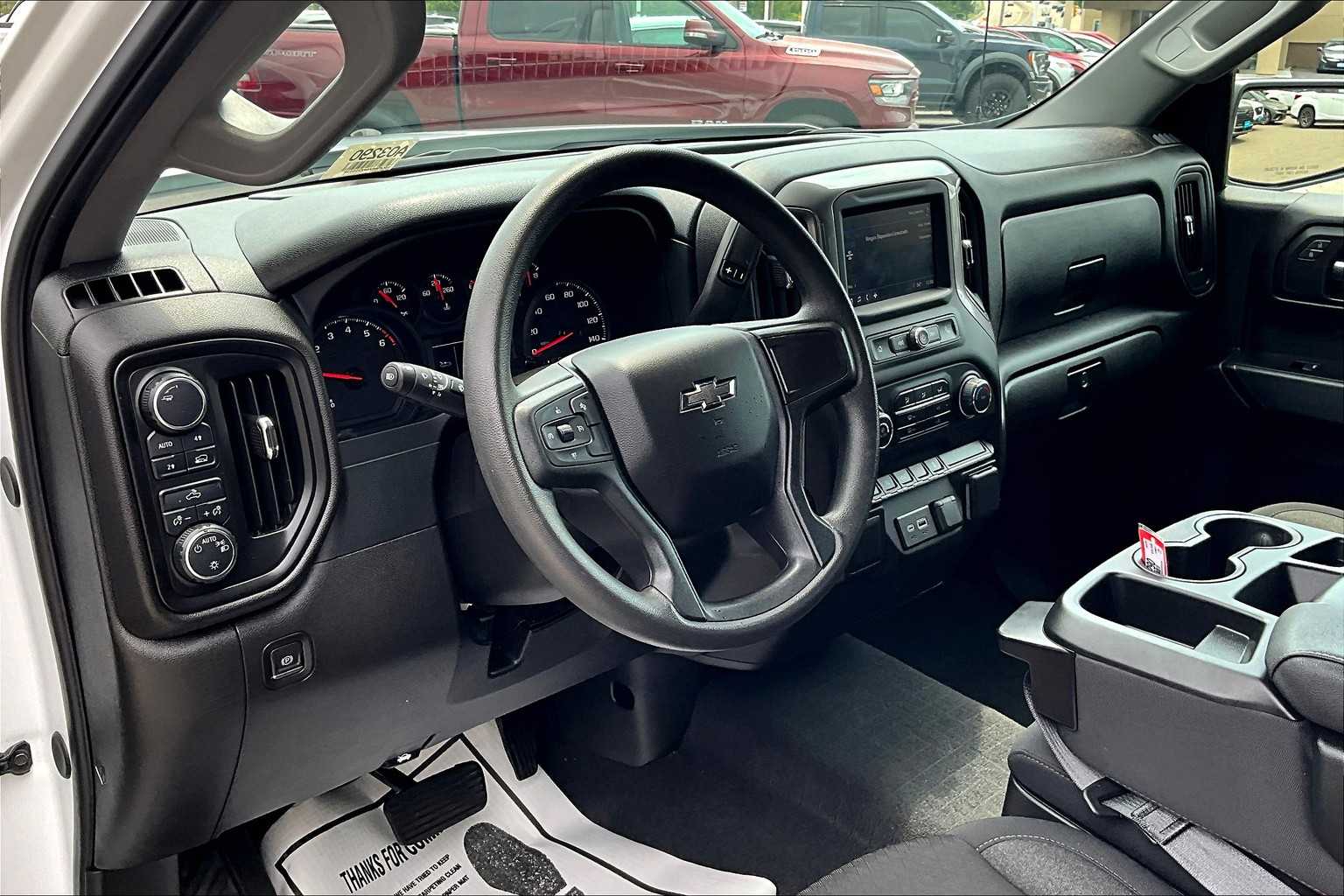 2024 Chevrolet Silverado 1500 Custom - Photo 8