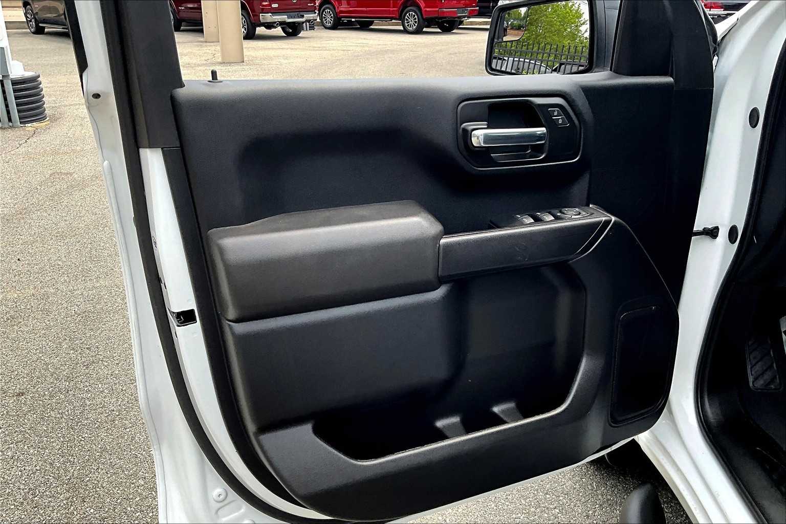 2024 Chevrolet Silverado 1500 Custom - Photo 9