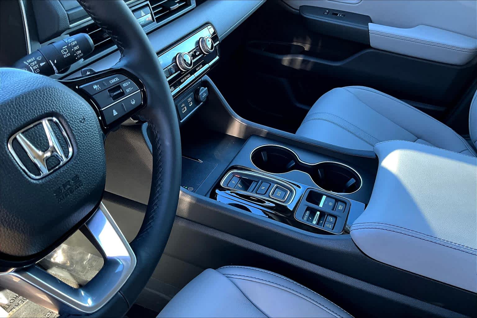 2025 Honda Pilot EX-L - Photo 14
