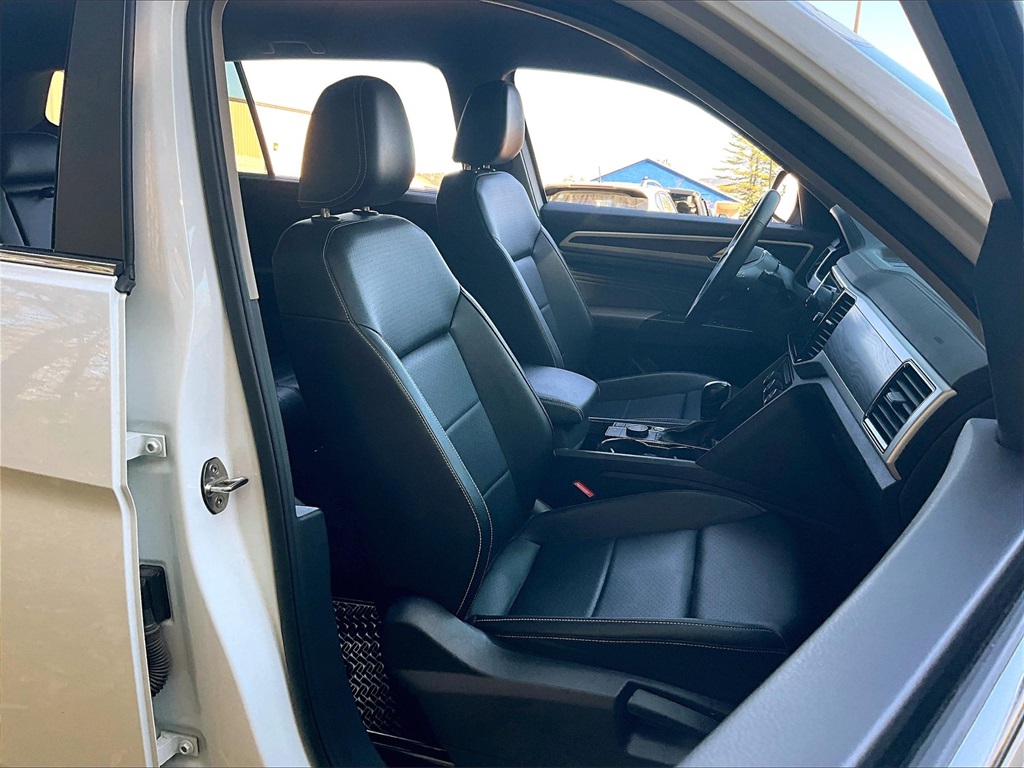 2022 Volkswagen Atlas 3.6L V6 SE w/Technology - Photo 11