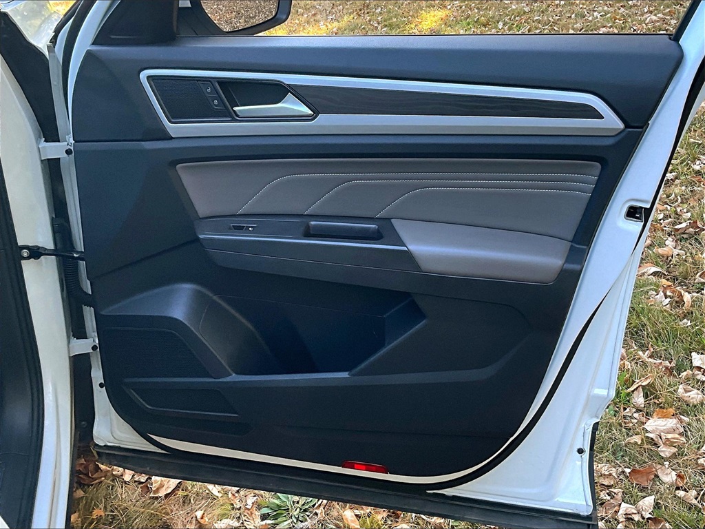 2022 Volkswagen Atlas 3.6L V6 SE w/Technology - Photo 12