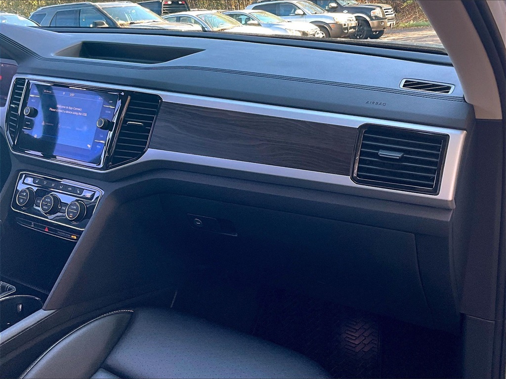 2022 Volkswagen Atlas 3.6L V6 SE w/Technology - Photo 13