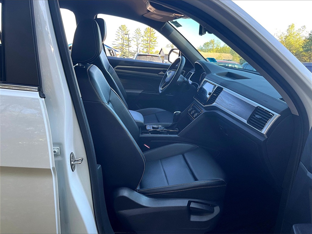 2022 Volkswagen Atlas 3.6L V6 SE w/Technology - Photo 14